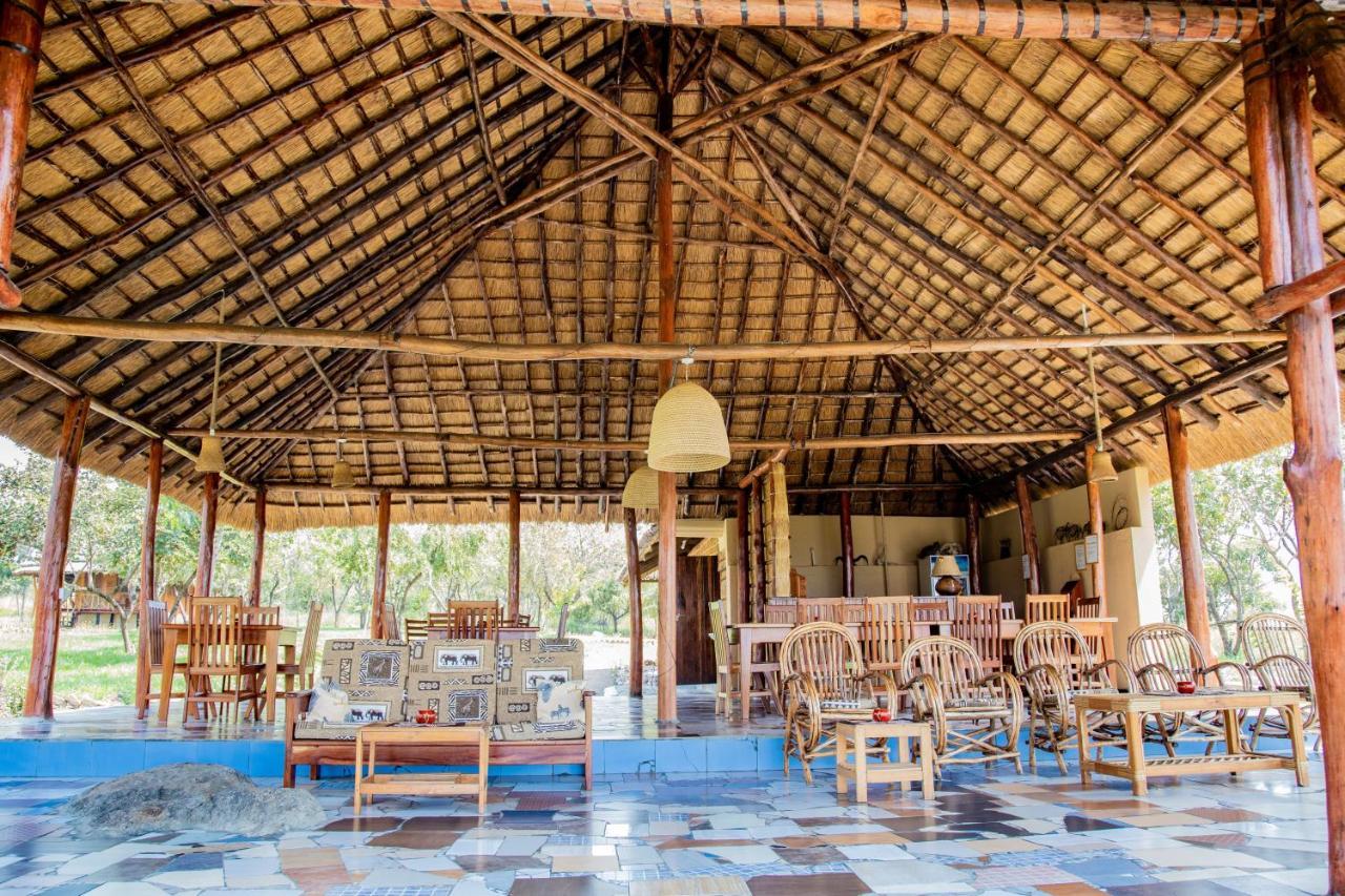 Mama Washindi Lodge Pakwach エクステリア 写真