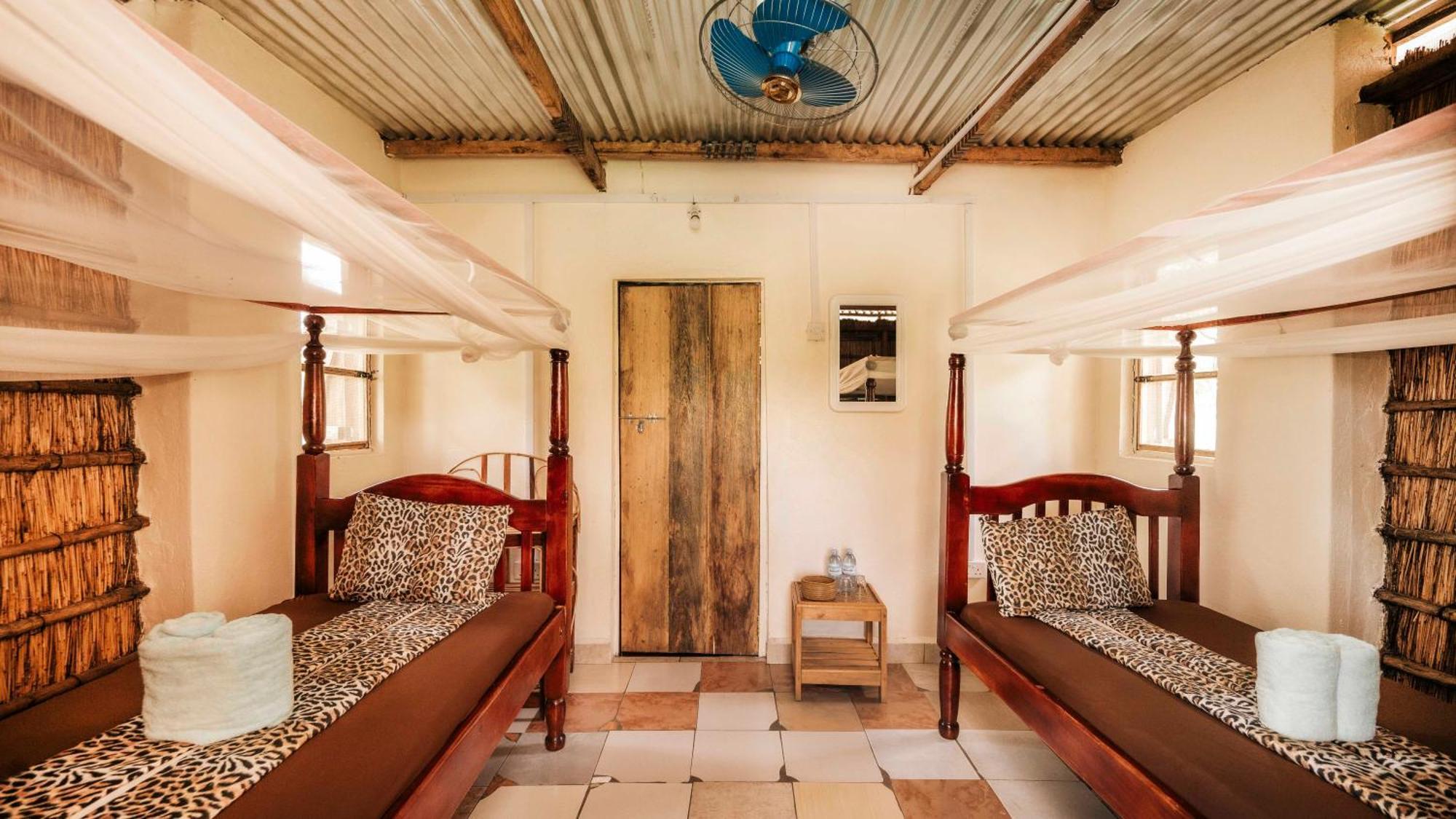 Mama Washindi Lodge Pakwach エクステリア 写真