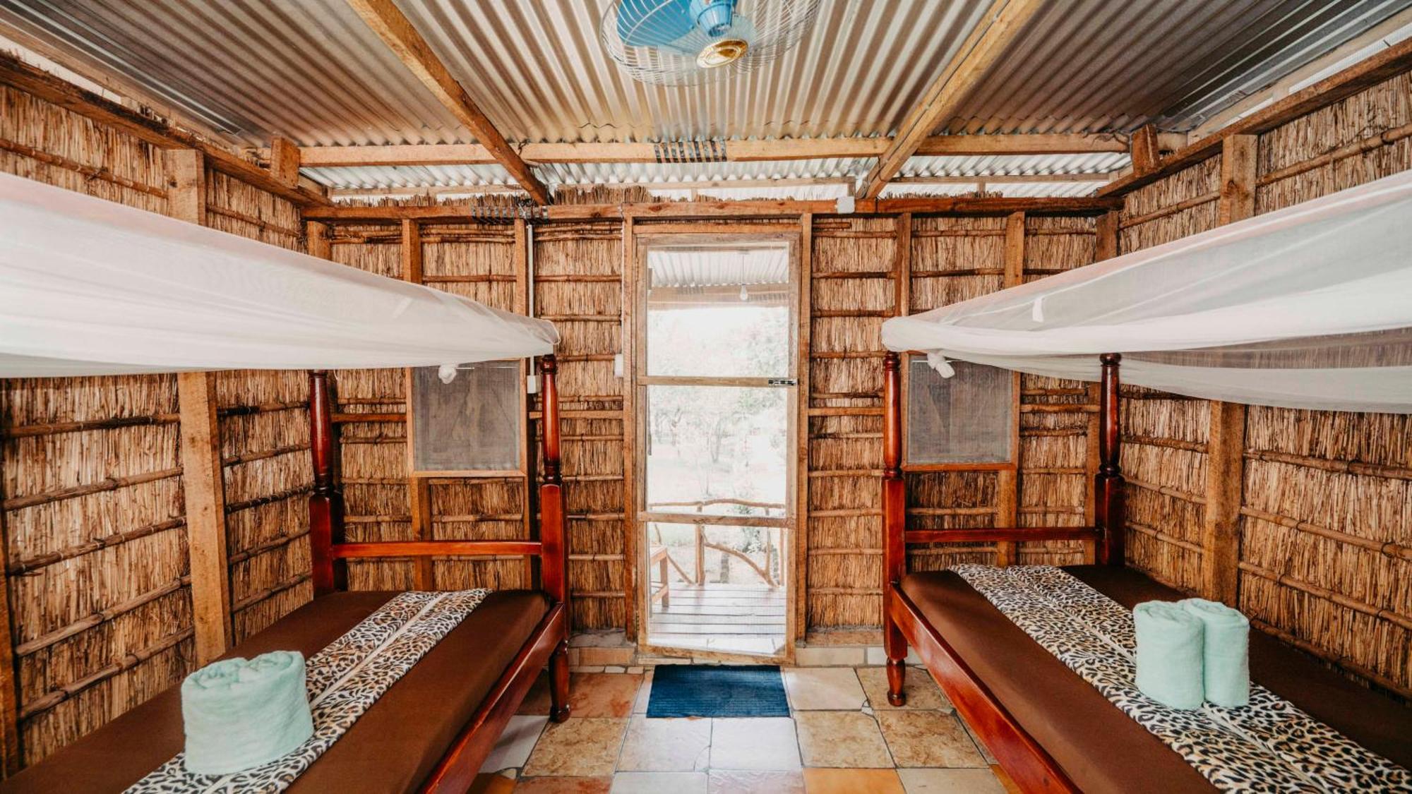 Mama Washindi Lodge Pakwach エクステリア 写真