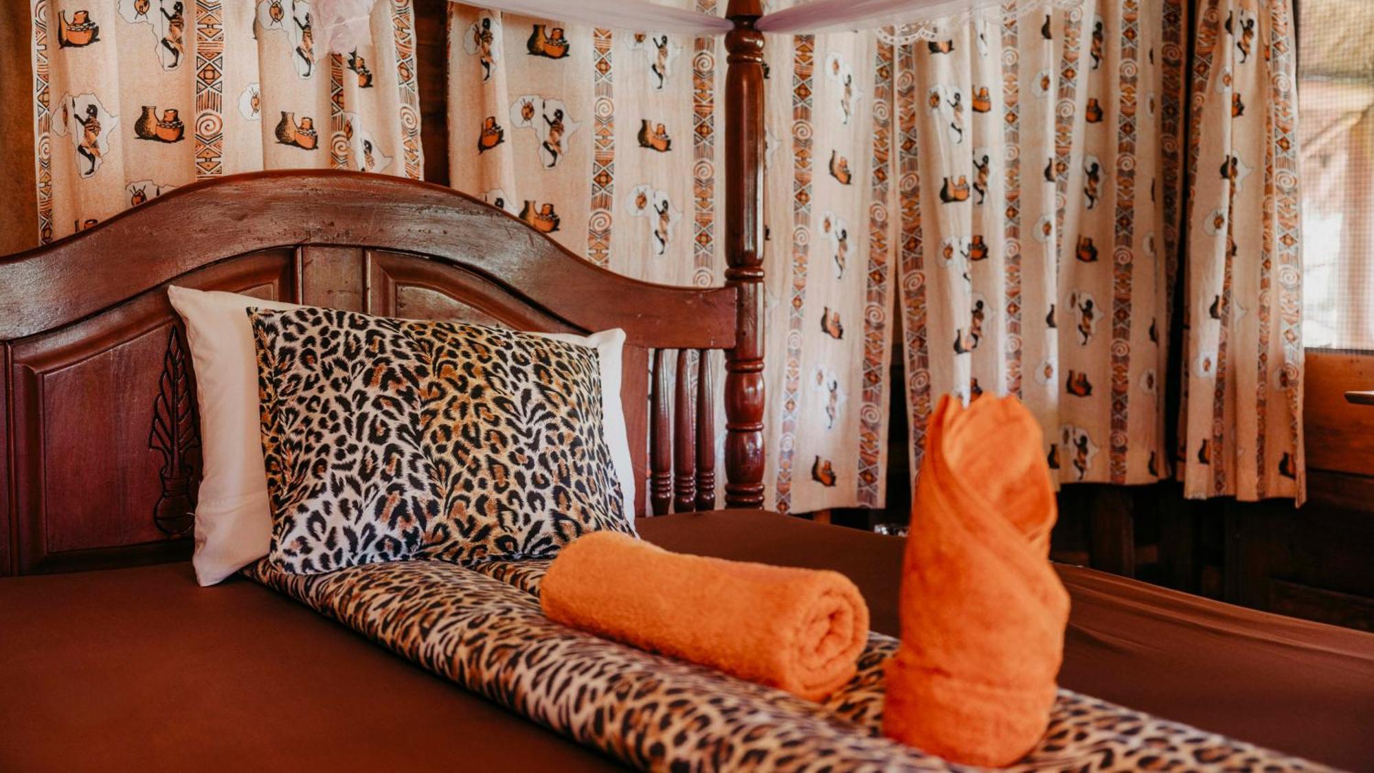 Mama Washindi Lodge Pakwach エクステリア 写真