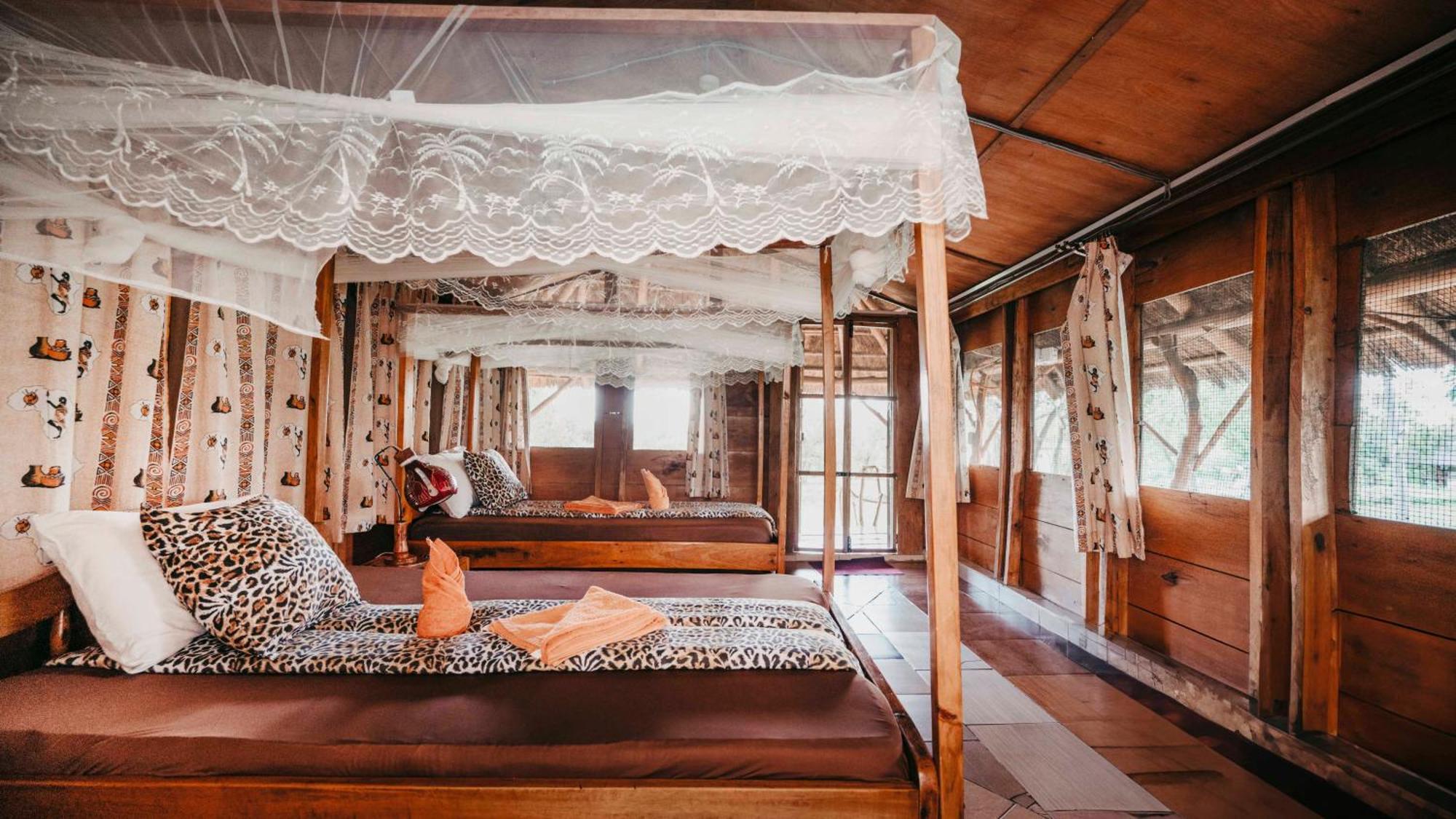 Mama Washindi Lodge Pakwach エクステリア 写真